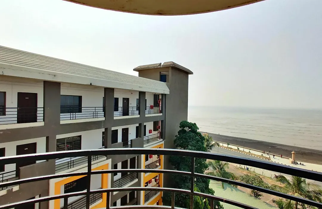 Golden Chariot Hotel Daman-1